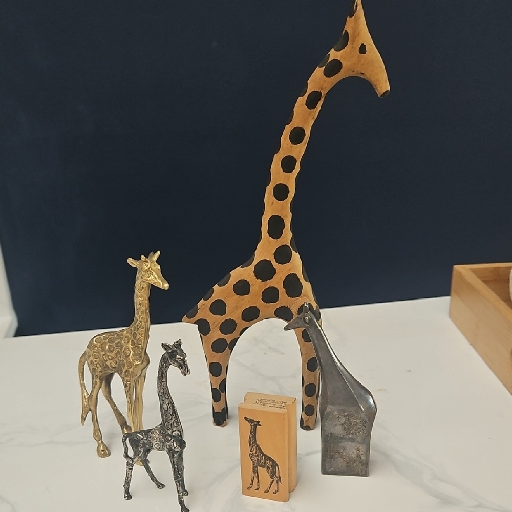 Giraffe Figurine Set in Mixed Materials
